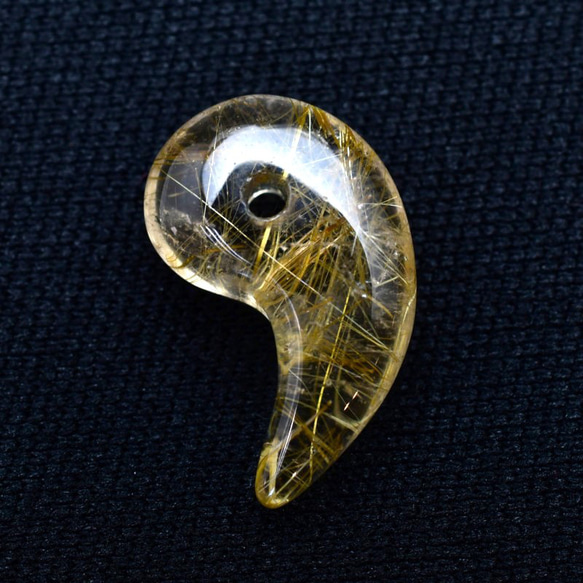 【抜群の透明感と美しく伸びる金針】人気 勾玉 ゴールド ルチル クォーツ 一点物【KMr67】お守り効果 京海堂 3枚目の画像