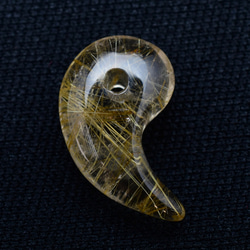 【抜群の透明感と美しく伸びる金針】人気 勾玉 ゴールド ルチル クォーツ 一点物【KMr67】お守り効果 京海堂 4枚目の画像