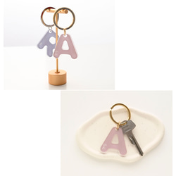 イニシャル クリア アクリル キーホルダー 【 くすみカラー 名入れ 】 キーリング 席札 ギフト 文字入れ HQ06U 3枚目の画像