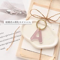 イニシャル クリア アクリル キーホルダー 【 くすみカラー 名入れ 】 キーリング 席札 ギフト 文字入れ HQ06U 10枚目の画像