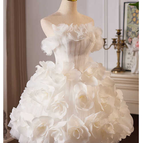 白 ふわふわ ショート丈 綺麗 立体花 プリンセス パーティードレス