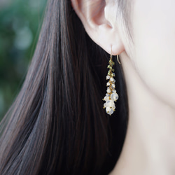 白色飛燕草耳環搭配皇家藍色月光石 - Delfina 第2張的照片