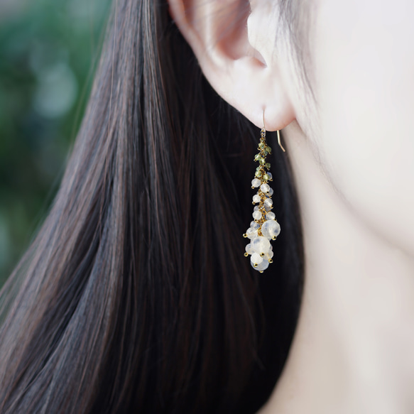 白色飛燕草耳環搭配皇家藍色月光石 - Delfina 第2張的照片