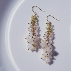 白色飛燕草耳環搭配皇家藍色月光石 - Delfina 第3張的照片