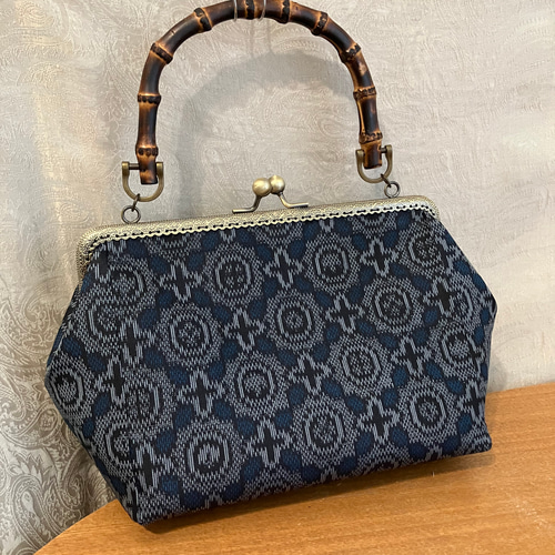 大島紬　正絹　ウィリアムモリス　バンブー　がま口バッグ　着物バッグ　和装　ローズ 送料込み 大島紬 正絹 ウィリアムモリス バンブー がま口バッグ 着物