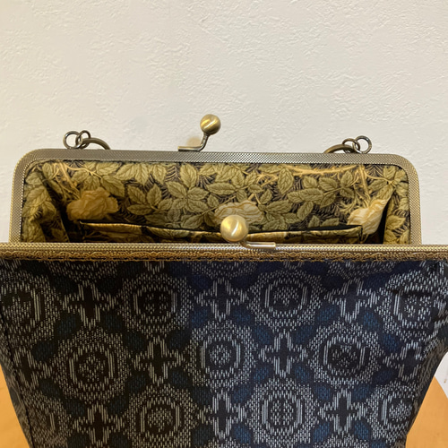 大島紬　正絹　ウィリアムモリス　バンブー　がま口バッグ　着物バッグ　和装　ローズ 送料込み 大島紬 正絹 ウィリアムモリス バンブー がま口バッグ