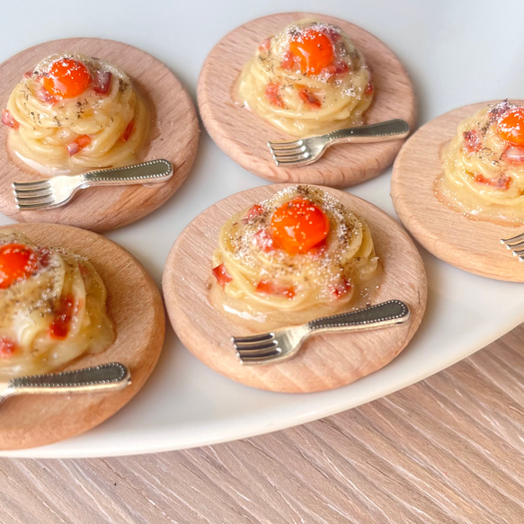 〈おひとつ〉ミニチュアフード　大盛りカルボナーラ 5枚目の画像