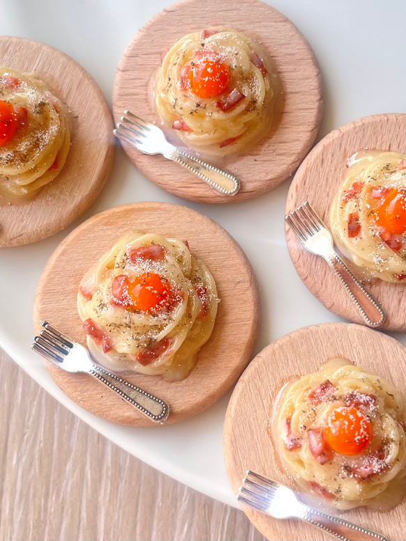 〈おひとつ〉ミニチュアフード　大盛りカルボナーラ 7枚目の画像