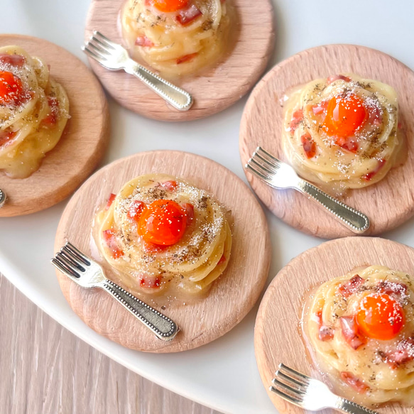 〈おひとつ〉ミニチュアフード　大盛りカルボナーラ 1枚目の画像