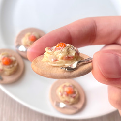 〈おひとつ〉ミニチュアフード　大盛りカルボナーラ 3枚目の画像