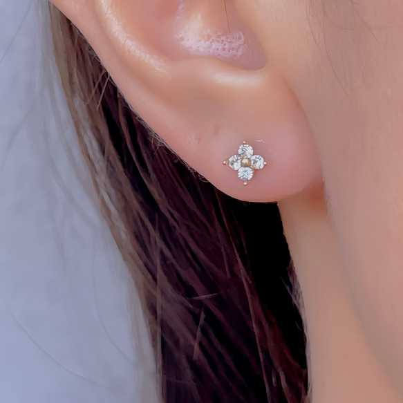 つけっぱなし♡OK! 輝くCZダイヤ 1粒 四つ葉 フラワー ピアス/金属アレルギー対応 サージカルステンレス 2枚目の画像