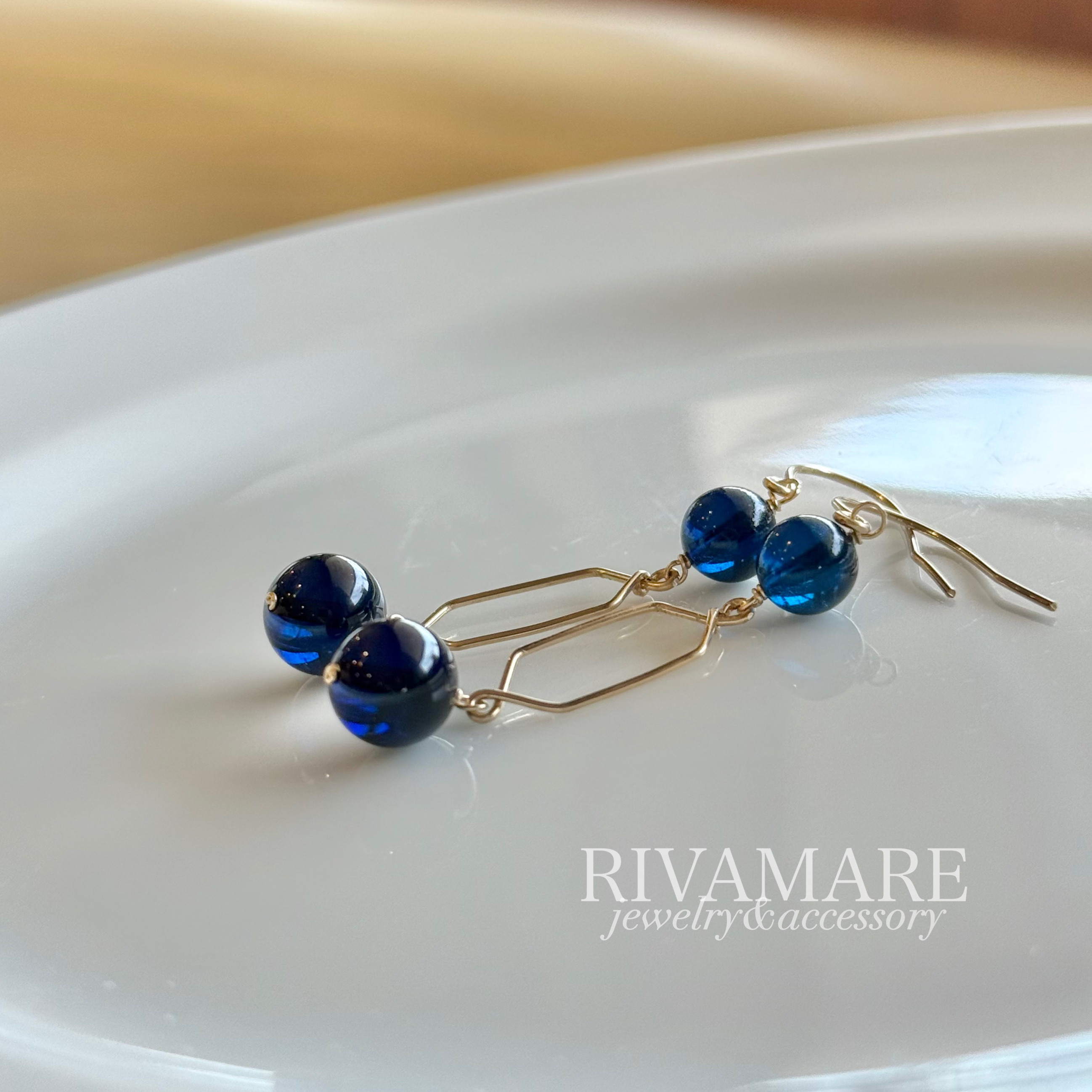 ミッドナイトブルーアンバー アールデコ バルティックアンバー   天然琥珀 ピアス イヤリング変更可