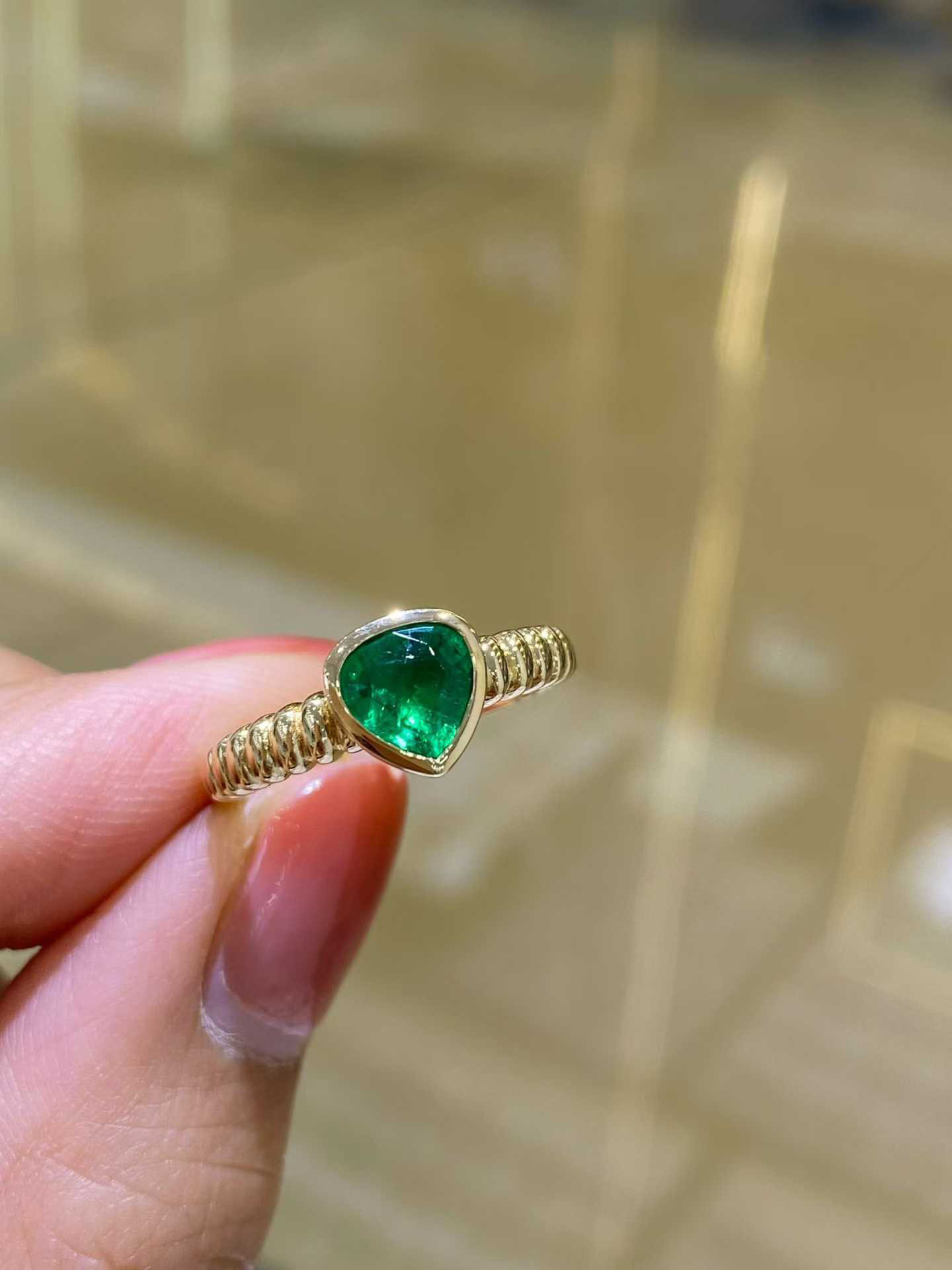 天然エメラルドリングk18　1702