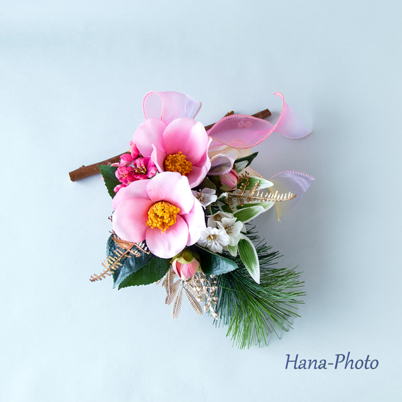 新作＞大輪のピンクの椿と紅梅、白梅の華やぎお正月スワッグ　　 (521) 10枚目の画像