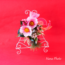 新作＞大輪のピンクの椿と紅梅、白梅の華やぎお正月スワッグ　　 (521) 8枚目の画像