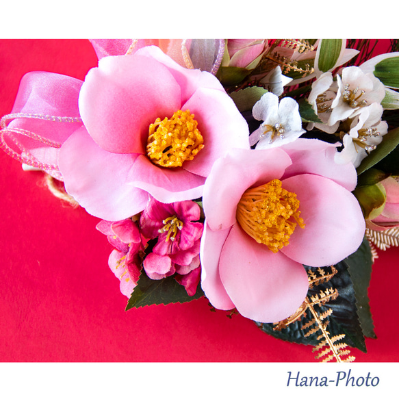 新作＞大輪のピンクの椿と紅梅、白梅の華やぎお正月スワッグ　　 (521) 9枚目の画像