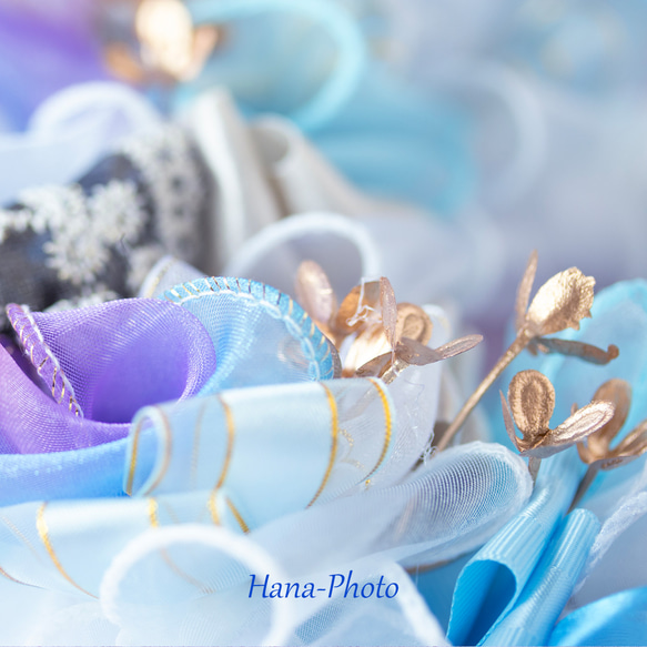 新作＞ブルーとホワイトのブルークリスマスのリボン・リース  　　 リース台：約15㎝ (523) 6枚目の画像