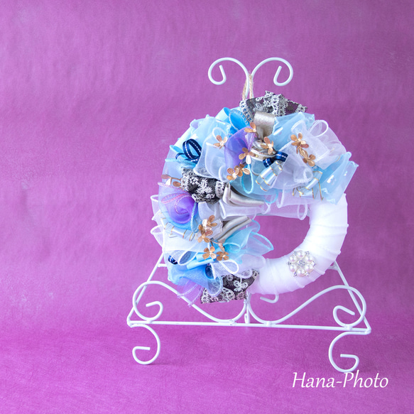 新作＞ブルーとホワイトのブルークリスマスのリボン・リース  　　 リース台：約15㎝ (523) 7枚目の画像