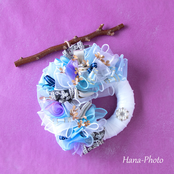 新作＞ブルーとホワイトのブルークリスマスのリボン・リース  　　 リース台：約15㎝ (523) 4枚目の画像