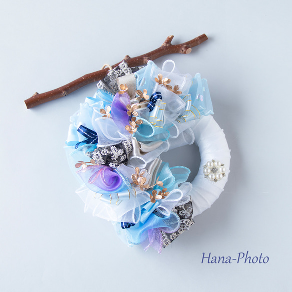 新作＞ブルーとホワイトのブルークリスマスのリボン・リース  　　 リース台：約15㎝ (523) 15枚目の画像