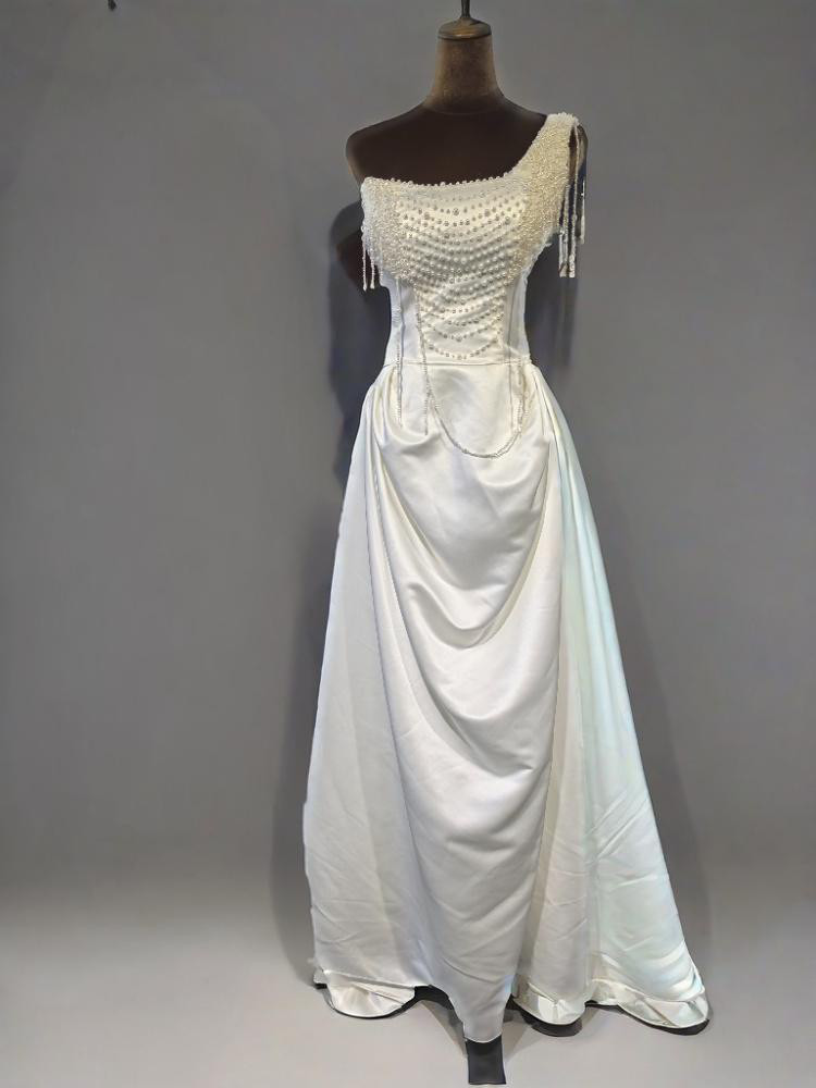 華奢  シングルショルダー キラキラなビーズ ウェディングドレス  オーダーメイドドレス パーティー 花嫁 K12