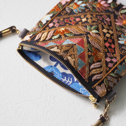 インド刺繍のミニサコッシュ＊色とりどりの糸が織りなす華やか模様 4枚目の画像