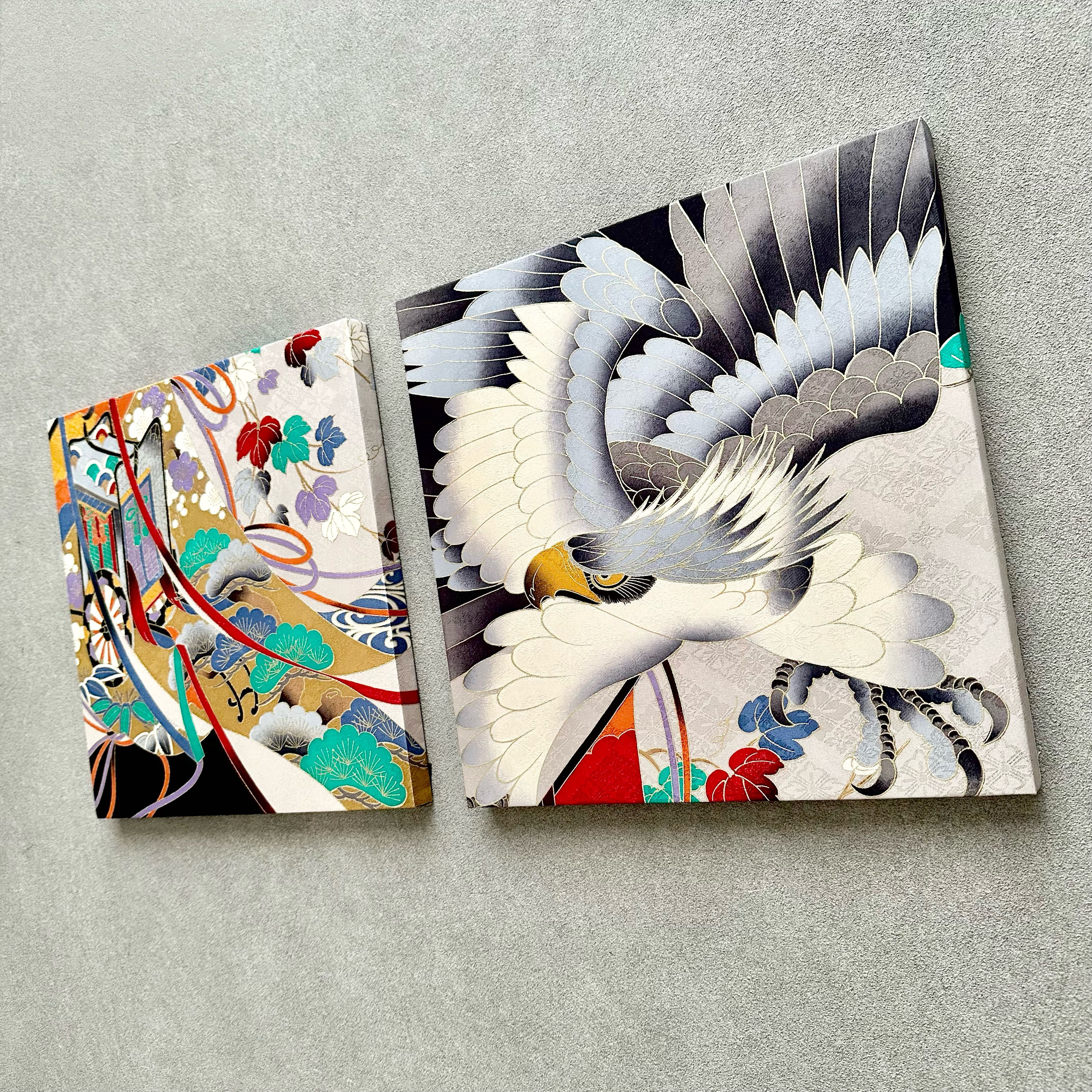 着物のファブリックパネル　鷹と御者車(2枚セット）30×30cm インテリア　着物　ギフト　七五三　正月　秋