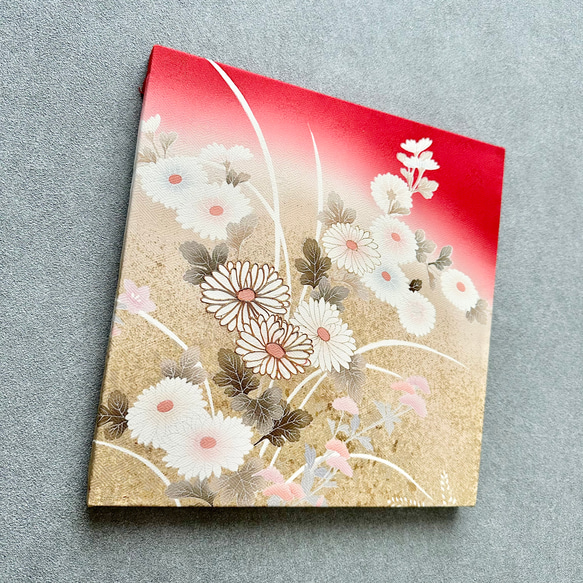 着物のファブリックパネル　秋の野に金色の菊花　30×30cm インテリア　着物　ギフト　七五三　正月　秋　花 2枚目の画像