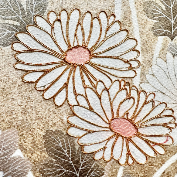 着物のファブリックパネル　秋の野に金色の菊花　30×30cm インテリア　着物　ギフト　七五三　正月　秋　花 6枚目の画像
