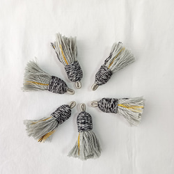 【2個】マルチカラー　タッセルチャーム フリンジ　タッセル　カン付き　アクセサリパーツ 手芸用品　ハンドメイド　DIY 4枚目の画像