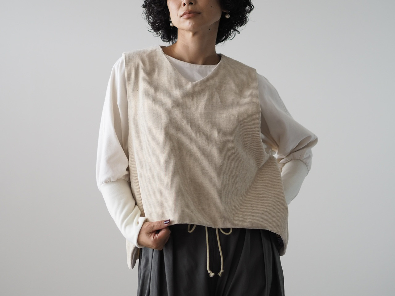 リネン混コーデュロイのゆったりベスト