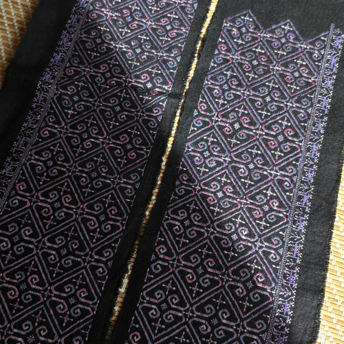 民族刺繍 古布 苗族 平繍 テキスタイル 手仕事 ビンテージ生地 インテリア素材 民族刺繍 古布 苗族 平繍 テキスタイル 手仕事 ビンテージ生地