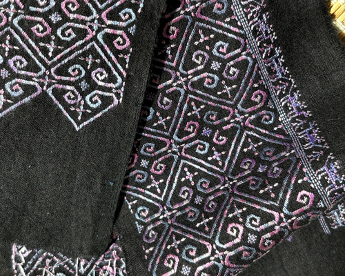 苗族刺繍／平繍／手仕事／手刺繍／民族衣装／民藝布／アジアン