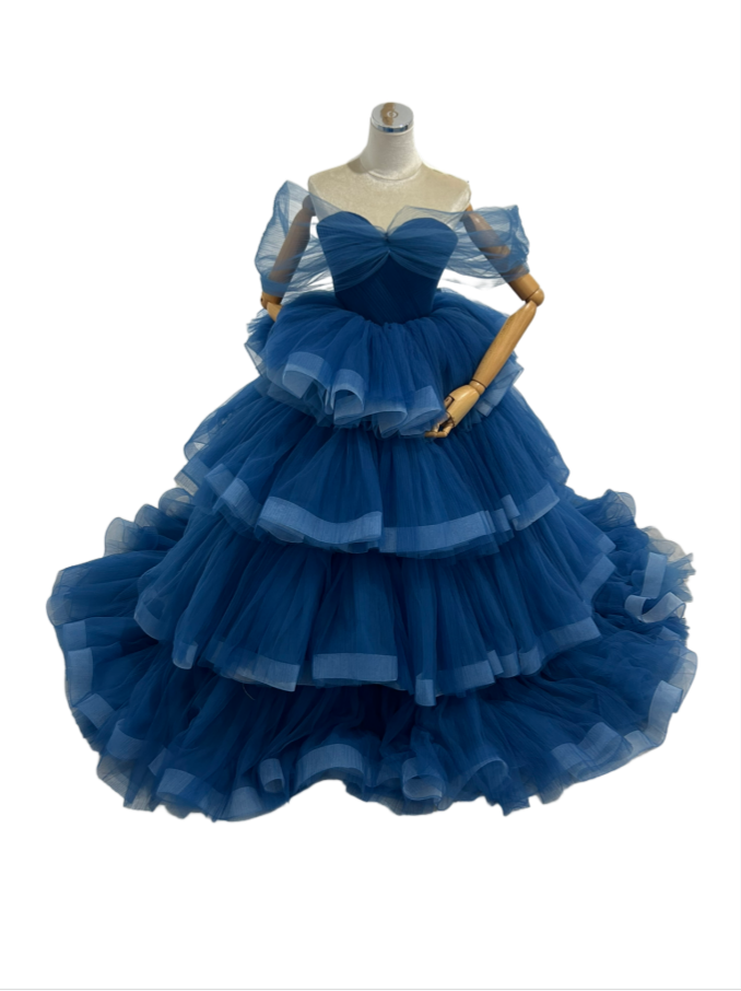 カラードレス 爽やかで優しいブルー スリット 取り外し可能なオフショルダー ティアードのドレス 結婚式/披露宴