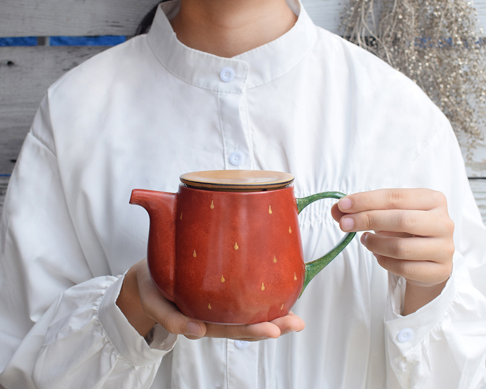 森のいちごのポット