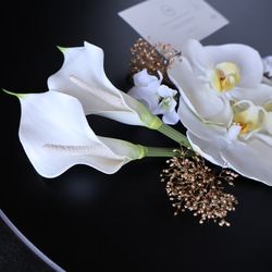 《人気作リニューアル版》カラーリリーと胡蝶蘭の髪飾り｜白無垢・色打掛・結婚式に（No.234） 6枚目の画像