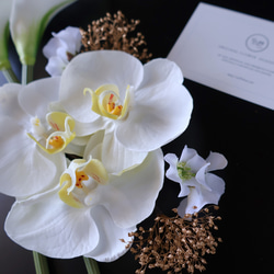 《人気作リニューアル版》カラーリリーと胡蝶蘭の髪飾り｜白無垢・色打掛・結婚式に（No.234） 7枚目の画像