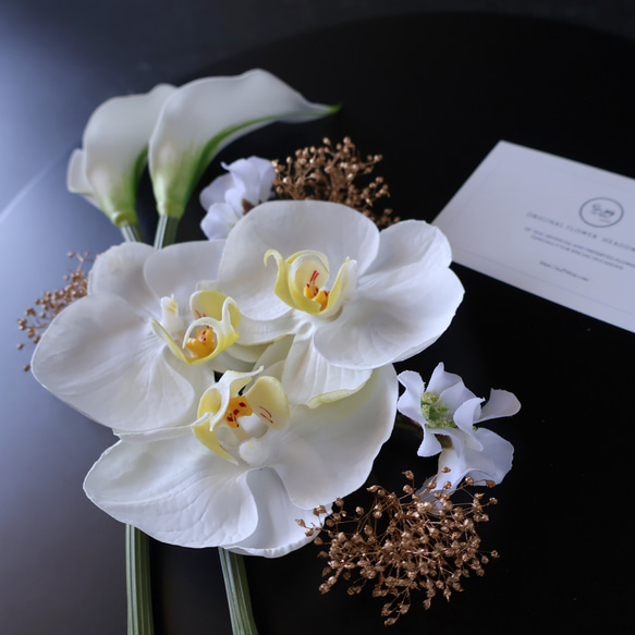 《人気作リニューアル版》カラーリリーと胡蝶蘭の髪飾り｜白無垢・色打掛・結婚式に（No.234） 8枚目の画像