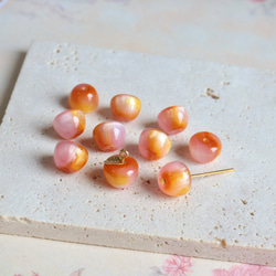 新作★りんご型　樹脂グラデーションビーズ  フルーツ　ゴールドグリッター×アプリコット、ピンクグラデーション 3枚目の画像