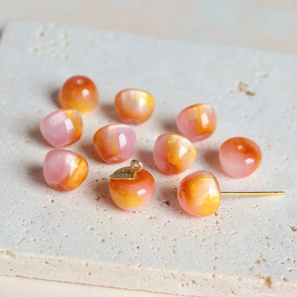 新作★りんご型　樹脂グラデーションビーズ  フルーツ　ゴールドグリッター×アプリコット、ピンクグラデーション 15枚目の画像