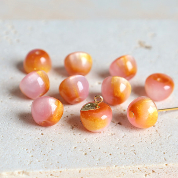 新作★りんご型　樹脂グラデーションビーズ  フルーツ　ゴールドグリッター×アプリコット、ピンクグラデーション 13枚目の画像