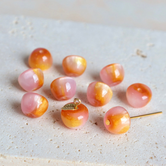 新作★りんご型　樹脂グラデーションビーズ  フルーツ　ゴールドグリッター×アプリコット、ピンクグラデーション 9枚目の画像