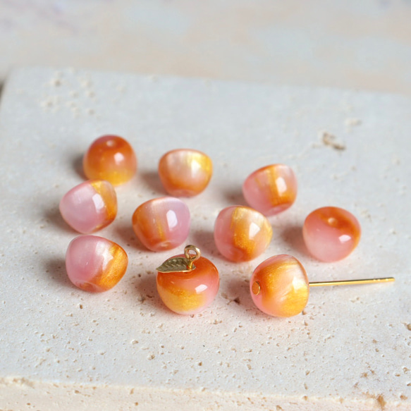 新作★りんご型　樹脂グラデーションビーズ  フルーツ　ゴールドグリッター×アプリコット、ピンクグラデーション 19枚目の画像