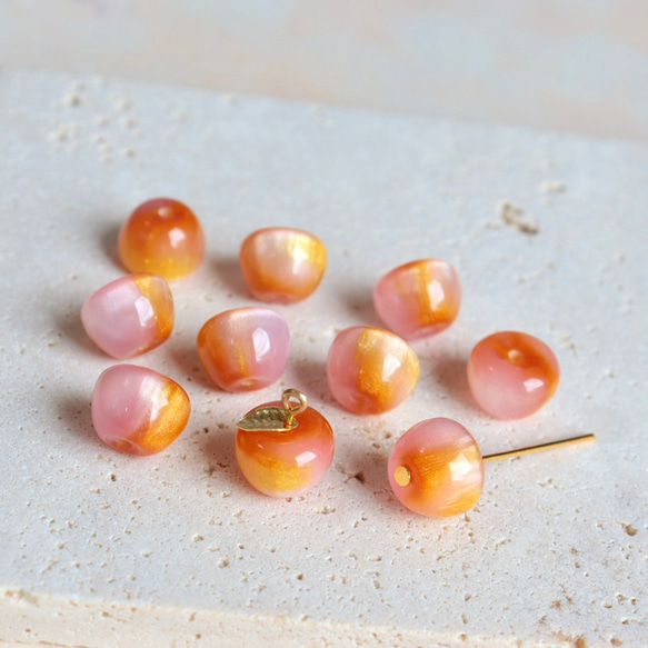 新作★りんご型　樹脂グラデーションビーズ  フルーツ　ゴールドグリッター×アプリコット、ピンクグラデーション 7枚目の画像