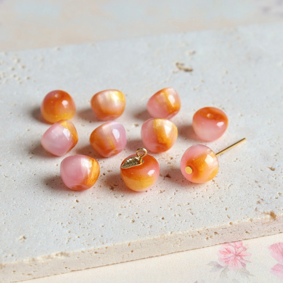 新作★りんご型　樹脂グラデーションビーズ  フルーツ　ゴールドグリッター×アプリコット、ピンクグラデーション 17枚目の画像