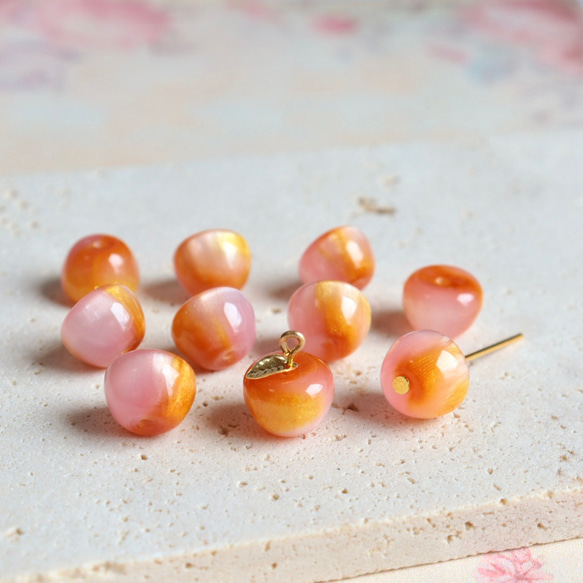 新作★りんご型　樹脂グラデーションビーズ  フルーツ　ゴールドグリッター×アプリコット、ピンクグラデーション 18枚目の画像