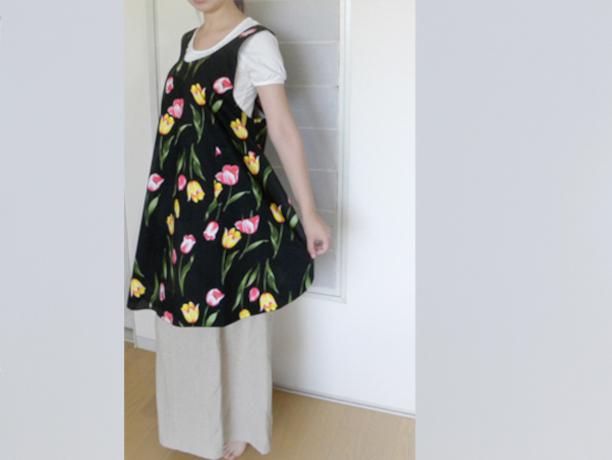 シンプル優等生のバッククロスエプロン・とんとんトン♪ぶたさん一緒で家事楽し[ブラック][エクリュ]