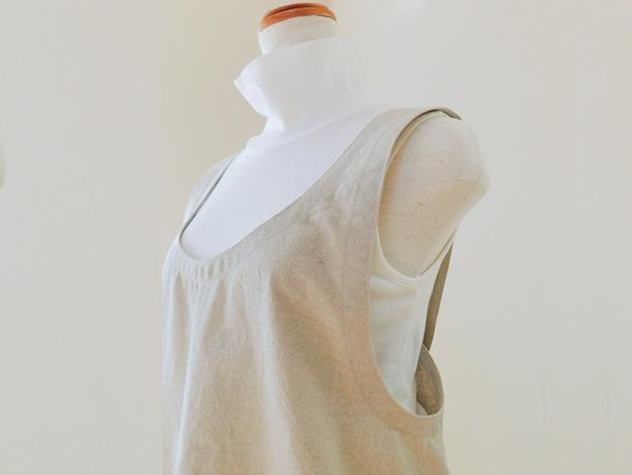 シンプル優等生のバッククロスエプロン・とんとんトン♪ぶたさん一緒で家事楽し[ブラック][エクリュ] 7枚目の画像