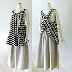 シンプル優等生のバッククロスエプロン・とんとんトン♪ぶたさん一緒で家事楽し[ブラック][エクリュ] 1枚目の画像