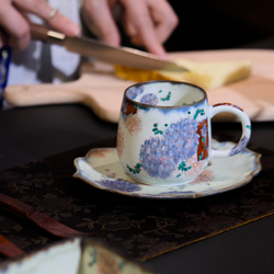 中国 景徳鎮製 鄒國鈞作？抱月瓶(一箇所彩剥がれがあり)引越しのため